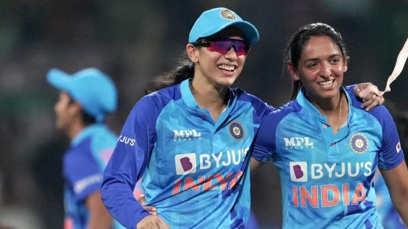 വനിതാ ഐപിഎല്‍ താരലേലം; സ്മൃതിയെ സ്വന്തമാക്കി ബാംഗ്ലുര്‍, ഹര്‍മന്‍പ്രീത് മുംബൈയില്‍