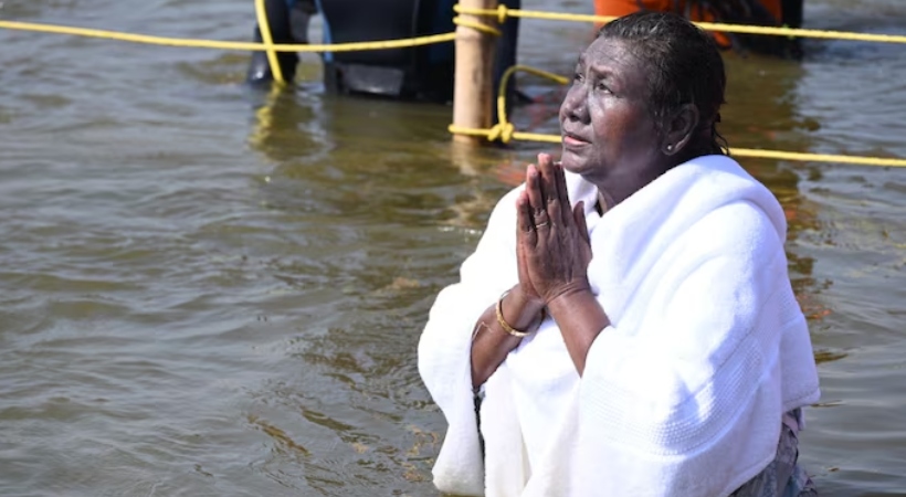 മഹാ കുംഭമേളയില്‍ പങ്കെടുത്ത് രാഷ്ട്രപതി; ത്രിവേണി സംഗമത്തില്‍ സ്‌നാനം നടത്തി