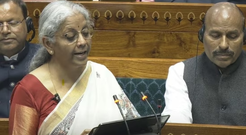 മധ്യവര്ഗത്തിന് ആശ്വാസം: ആദായ നികുതി പരിധി 12 ലക്ഷമാക്കി ഉയര്ത്തി