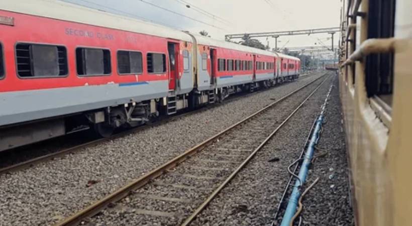 പെരുമഴ: സംസ്ഥാനത്ത് ട്രെയിനുകൾ വൈകിയോടുന്നു