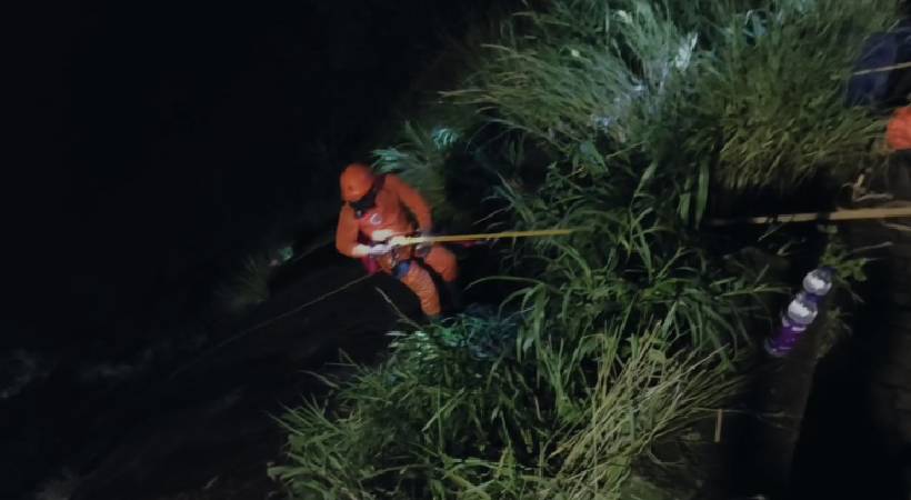 വാഗമൺ ചാത്തൻപാറയിൽ കൊക്കയിൽ വീണ യുവാവിനെ രക്ഷപ്പെടുത്തി