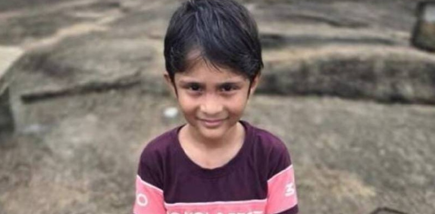 പാലക്കാട് അമ്മയുടെ മുന്നിൽ വെച്ച് സ്കൂൾ ബസിടിച്ച് ആറ് വയസുകാരന് ദാരുണാന്ത്യം.