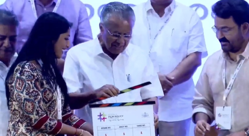 ‘ ദി കേരള സ്റ്റോറിക്കുള്ള പുരസ്കാരം കലക്കുള്ള അംഗീകാരമല്ല, സാംസ്കാരിക ദുഷിപ്പിനുള്ള അംഗീകാരം’; സിനിമാ കോണ്ക്ലേവ് ഉദ്ഘാടനം ചെയ്ത് മുഖ്യമന്ത്രി