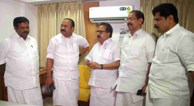 കെപിസിസിയില് വരിക ജംബോ കമ്മറ്റിയെന്ന് വിവരം; സെക്രട്ടറിമാരുടെ എണ്ണം 100നടുത്ത് എത്തുമെന്നും സൂചന