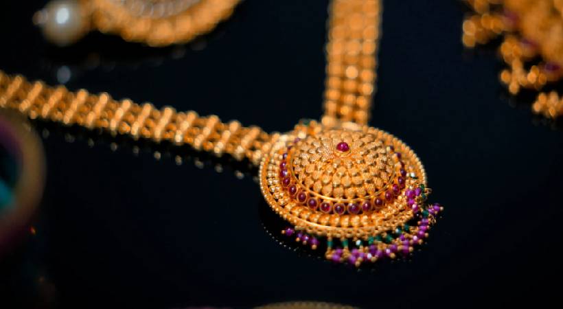 സംസ്ഥാനത്ത് സ്വര്ണവില റിവേഴ്സ് ഗിയറില്; ഇന്നും ഇടിവ്