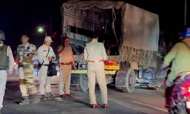 മണിപ്പൂരിൽ സൈനിക വാഹനത്തിന് നേരെ വെടിവെച്ച അക്രമികൾക്കായി തിരച്ചിൽ തുടരുന്നു