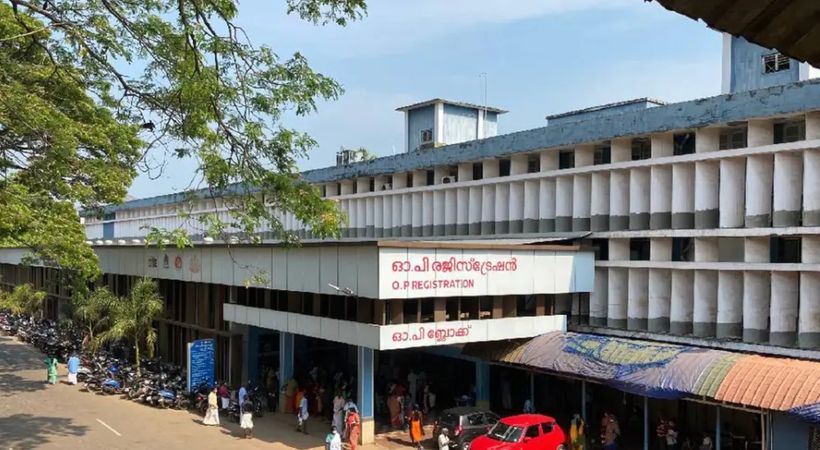 ഹൃദയ ശസ്ത്രക്രിയ പ്രതിസന്ധി; കമ്പനികള്ക്ക് സ്റ്റെന്റ് ഉള്പ്പെടെയുള്ള ഉപകരണങ്ങള് കൈമാറി കോട്ടയം മെഡിക്കല് കോളജ്