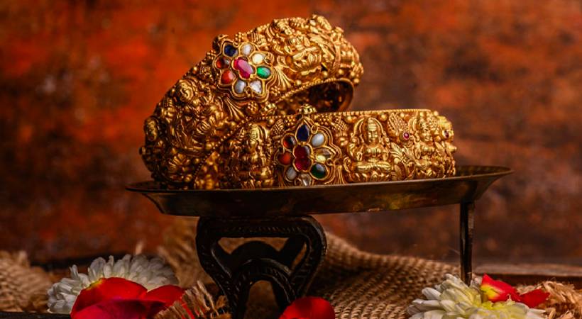 ഉച്ചയോടെ ഒറ്റയടിക്ക് 1200 രൂപ കുറഞ്ഞു; സ്വര്ണവില 93,000ന് മുകളില്