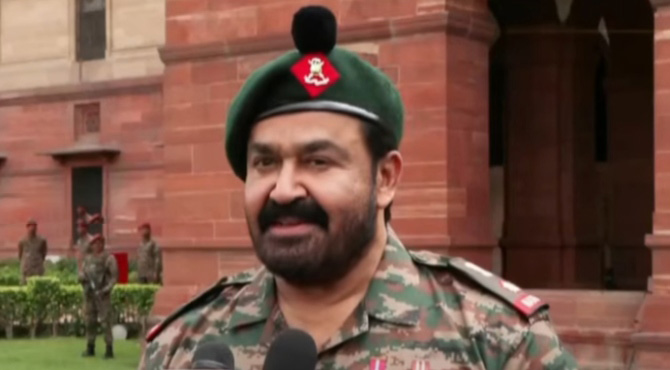 ലെഫ്റ്റനന്റ് കേണലിന് സൈന്യത്തിൻ്റെ സല്യൂട്ട്; ഫാൽക്കെ പുരസ്കാര നേട്ടത്തിന് പിന്നാലെ മോഹൻലാലിന് കരസേനയുടെ ആദരം