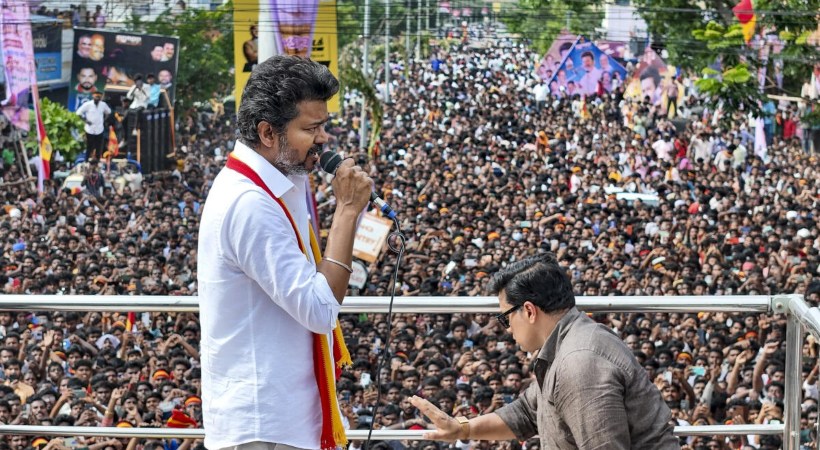 കരൂരില് വിജയ് തിങ്കളാഴ്ച സന്ദര്ശനം നടത്തിയേക്കും; സുരക്ഷയൊരുക്കണമെന്ന് പൊലീസിനോട് ആവശ്യപ്പെട്ടു