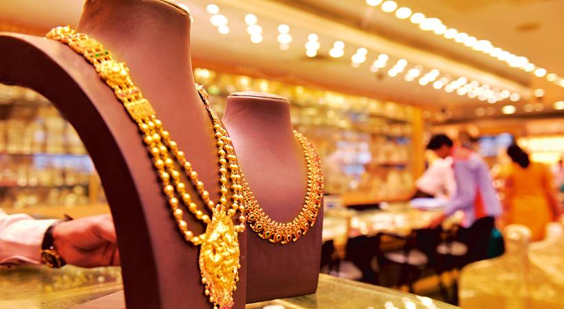 ചാഞ്ചാട്ടം നില്ക്കുന്നില്ല; സ്വര്ണവില ഇന്ന് താഴേക്ക്; നിരക്കുകള് അറിയാം