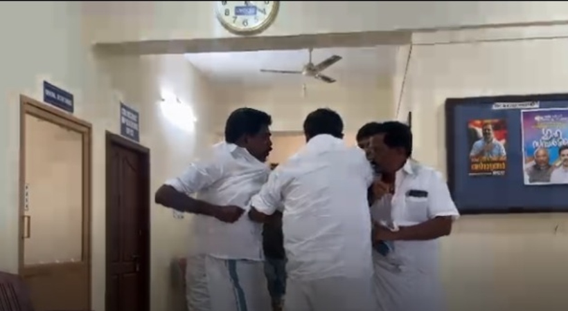 സീറ്റ് വിഭജന തര്ക്കം; കാസര്ഗോഡ് ഡിസിസി ഓഫീസില് പരസ്യമായി ഏറ്റുമുട്ടി നേതാക്കള്