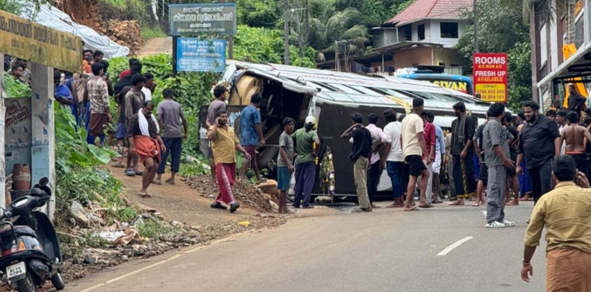 എരുമേലിയിൽ ശബരിമല തീര്ത്ഥാടകര് സഞ്ചരിച്ച ബസ് നിയന്ത്രണം വിട്ട് മറിഞ്ഞു, നിരവധി പേർക്ക് പരുക്ക്