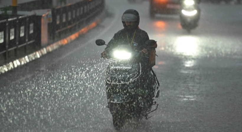 സംസ്ഥാനത്ത് ഇന്ന് ശക്തമായ മഴയ്ക്ക് സാധ്യത; 10 ജില്ലകളിൽ മഴമുന്നറിയിപ്പ്