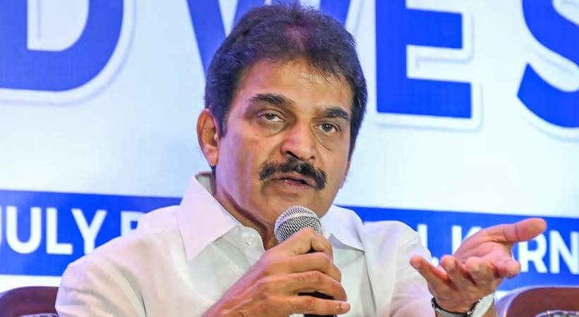 രാഹുൽ മാങ്കൂട്ടത്തിൽ വിഷയം; ‘ഇപ്പോൾ പാർട്ടിയ്ക്ക് പുറത്ത്, നിയമം നിയമത്തിന്റെ വഴിക്ക് പോകട്ടെ’; കെ സി വേണുഗോപാൽ