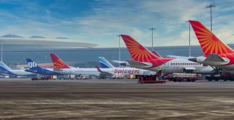 വിമാന ടിക്കറ്റ് നിരക്ക് വർധനയിൽ ഇടപെട്ട് വ്യോമയാന മന്ത്രാലയം, വിമാനക്കമ്പനികൾക്ക് നിർദേശം