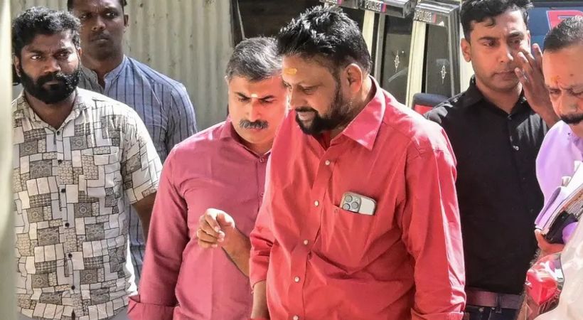 ശബരിമല സ്വര്‍ണക്കൊള്ള; തന്ത്രി കണ്ഠരര് രാജീവര്‍ക്ക് നേരിട്ട് പങ്കുണ്ടെന്ന് സ്ഥിരീകരിച്ച് എസ്‌ഐടി