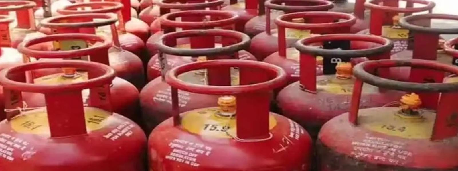 പാചകവാതക പ്രതിസന്ധിയിൽ വലഞ്ഞ് ജനം; സംസ്ഥാനത്ത് പകുതിയോളം ഹോട്ടലുകൾ അടച്ചു