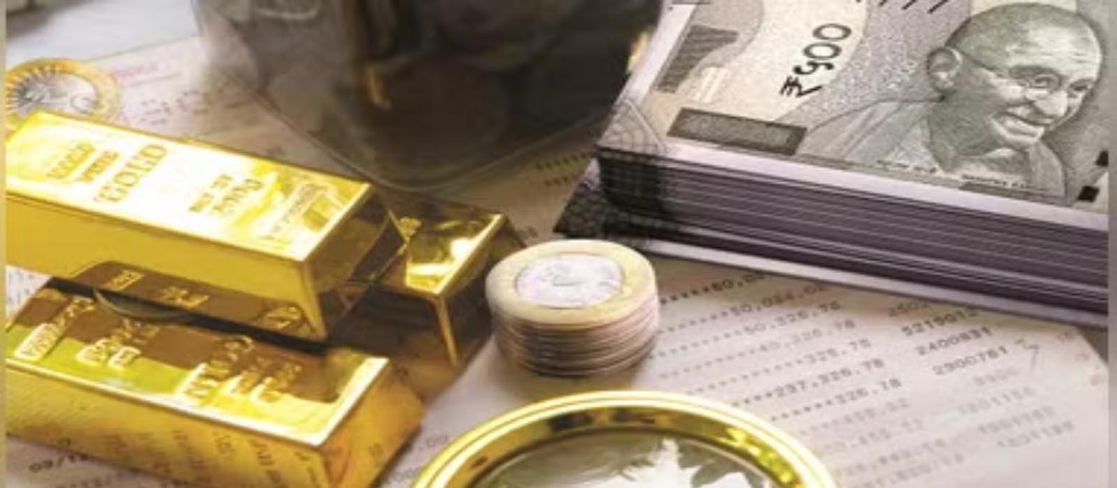 രൂപയുടെ മൂല്യം സര്‍വകാല ഇടിവില്‍; സ്വര്‍ണവില വീണ്ടും കുറഞ്ഞു