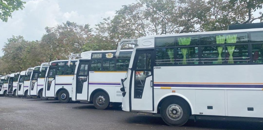 ‘സംസ്ഥാനത്തെ ടൂറിസ്റ്റ് ബസുകൾ കളർഫുൾ ആകും’; കർശനമാക്കിയ വെ​ള്ള​നി​റം പി​ൻ​വ​ലി​ക്കാ​ൻ തീരുമാനം