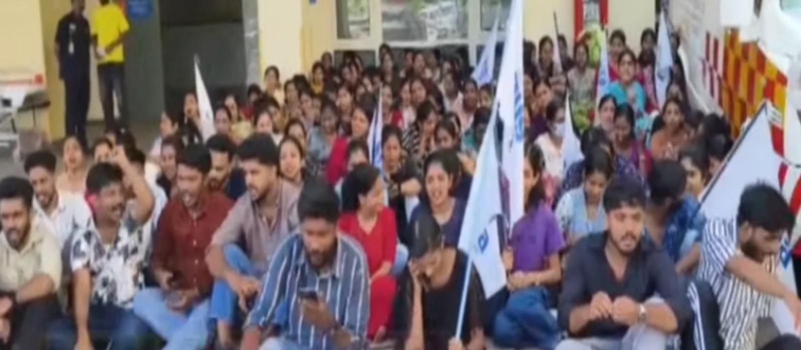 നഴ്സുമാരുടെ സമരം നാലാം ദിവസത്തിലേക്ക്; സ്വകാര്യ ആശുപത്രികളുടെ പ്രവർത്തനം പ്രതിസന്ധിയിൽ