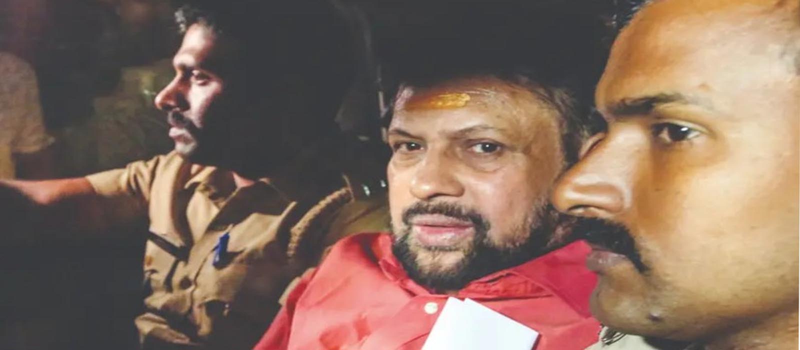 ശബരിമല സ്വർണക്കൊള്ള; തന്ത്രിയ്ക്ക് ക്ലീൻ ചിറ്റ് നൽകിയ വിചാരണ കോടതി പരാമർശത്തിന് ഹൈക്കോടതി സ്റ്റേ