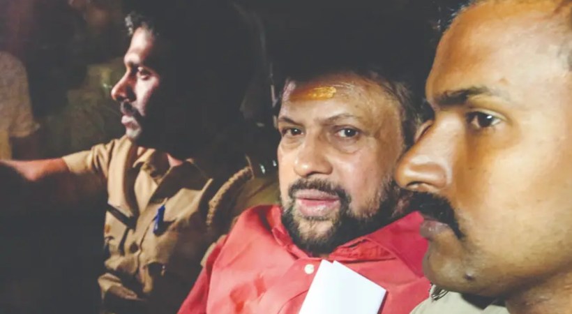 ശബരിമല സ്വർണക്കൊള്ള; തന്ത്രി കണ്ഠര് രാജീവർ ഇ ഡിയ്ക്ക് മുന്നിൽ ഹാജരായി