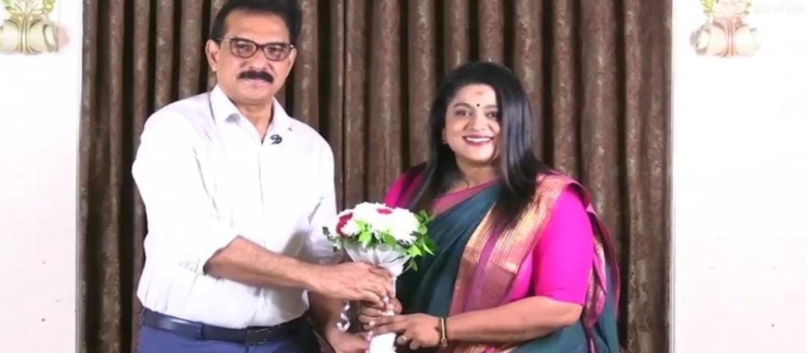 നടി വീണാ നായർ 20-20 യിൽ ചേർന്നു, ഏറ്റുമാനൂരിൽ മത്സരിക്കും