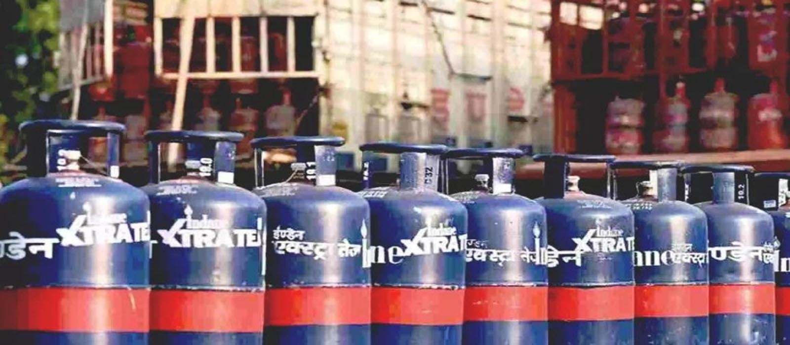 ഹോട്ടലുകള്‍ക്ക് വീണ്ടും ഇരുട്ടടി; വാണിജ്യ സിലിണ്ടറിന്റെ വില കുത്തനെ കൂട്ടി