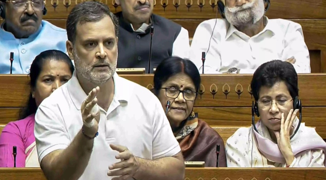 ‘മജീഷ്യൻ പിടിക്കപ്പെട്ടു’; പ്രധാനമന്ത്രിയെ പരിഹസിച്ച രാഹുൽ ഗാന്ധിയുടെ പ്രസ്താവനയിൽ ലോക്‌സഭയിൽ ബിജെപി പ്രതിഷേധം