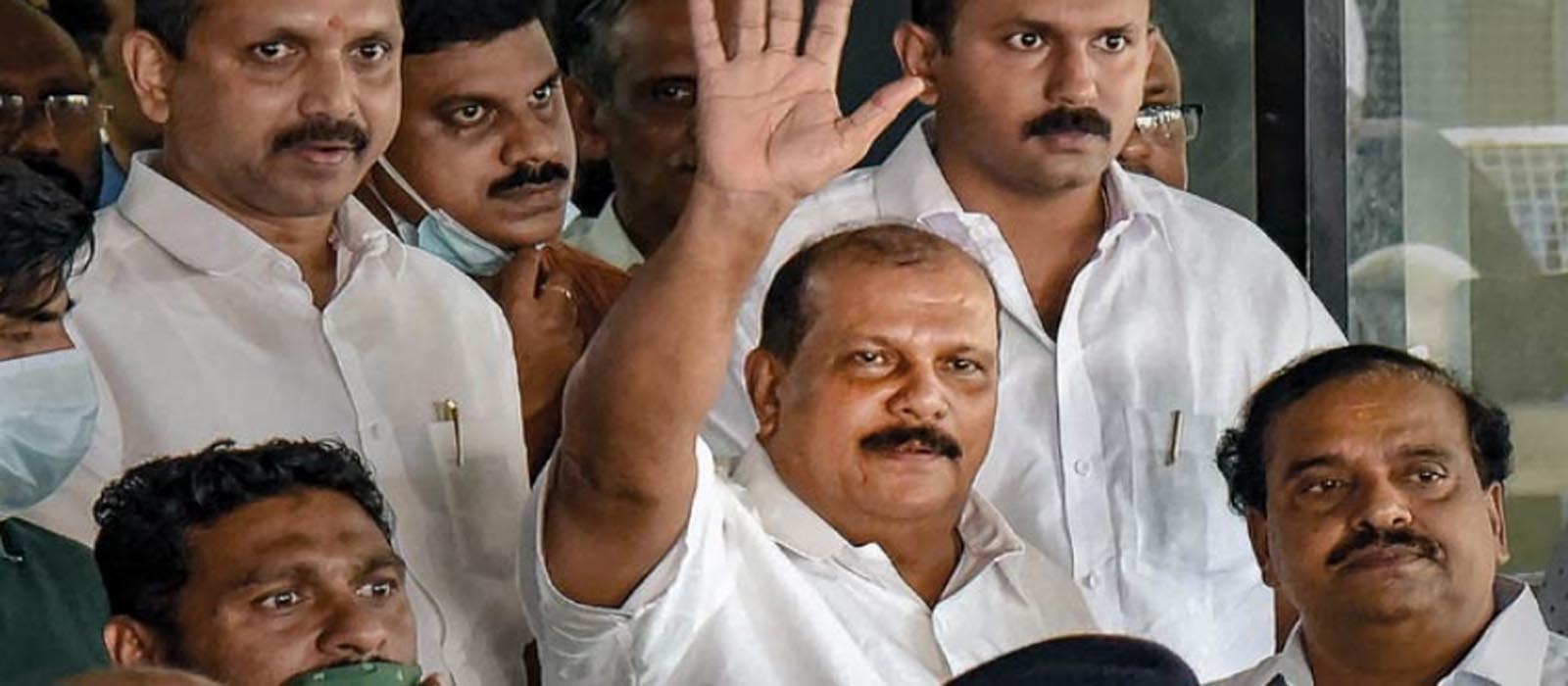 എക്സിറ്റ് പോളിൽ ആർക്കും ഭൂരിപക്ഷമില്ല, അതുകൊണ്ടുതന്നെ ബിജെപിക്ക് നിർണായകമാകും, പൂഞ്ഞാറിൽ പിസി ജോർജ് വിജയിക്കും; ഷോൺ ജോർജ് 24 നോട്