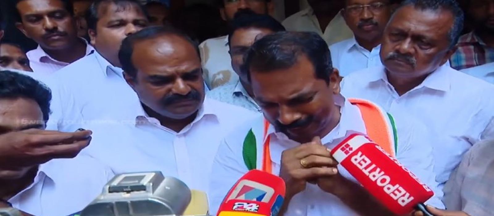 ‘കൊലക്കേസ് പ്രതിയെന്ന് അപവാദ പ്രചാരണം’; പൊട്ടിക്കരഞ്ഞ് അടൂരിലെ യുഡിഎഫ് സ്ഥാനാര്ഥി സി വി ശാന്തകുമാര്