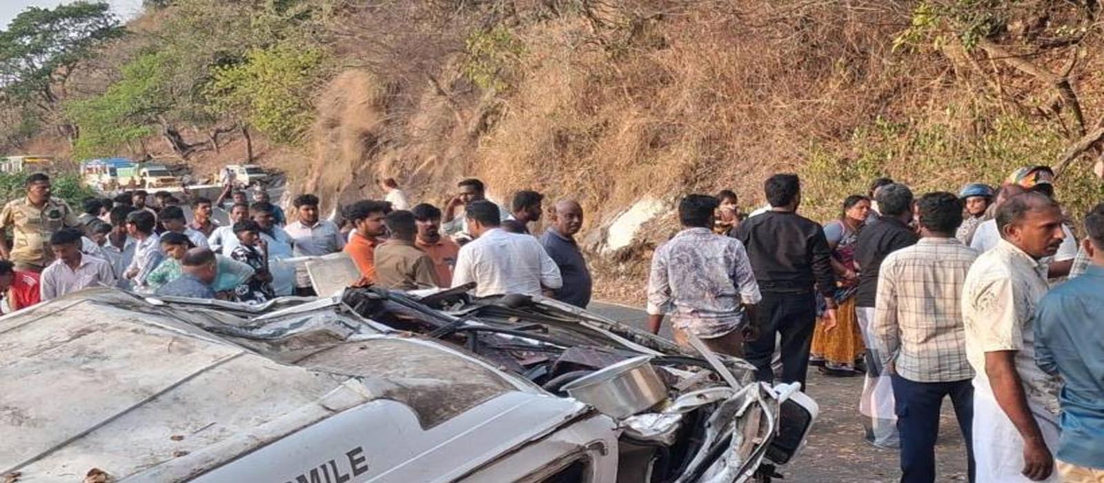 വാല്‍പ്പാറ വാഹനാപകടം; പരുക്കേറ്റ നാല് പേരില്‍ മൂന്ന് പേര്‍ ഗുരുതരാവസ്ഥയില്‍