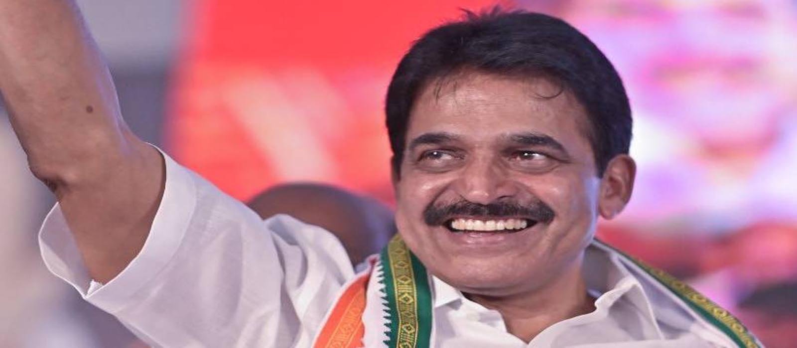 ‘കെ സി വേണുഗോപാൽ മുഖ്യമന്ത്രിയാകാൻ കളഭം കൊണ്ട് തുലാഭാരം’, വഴിപാട് നടത്തി യൂത്ത് കോൺഗ്രസ് നേതാവ്