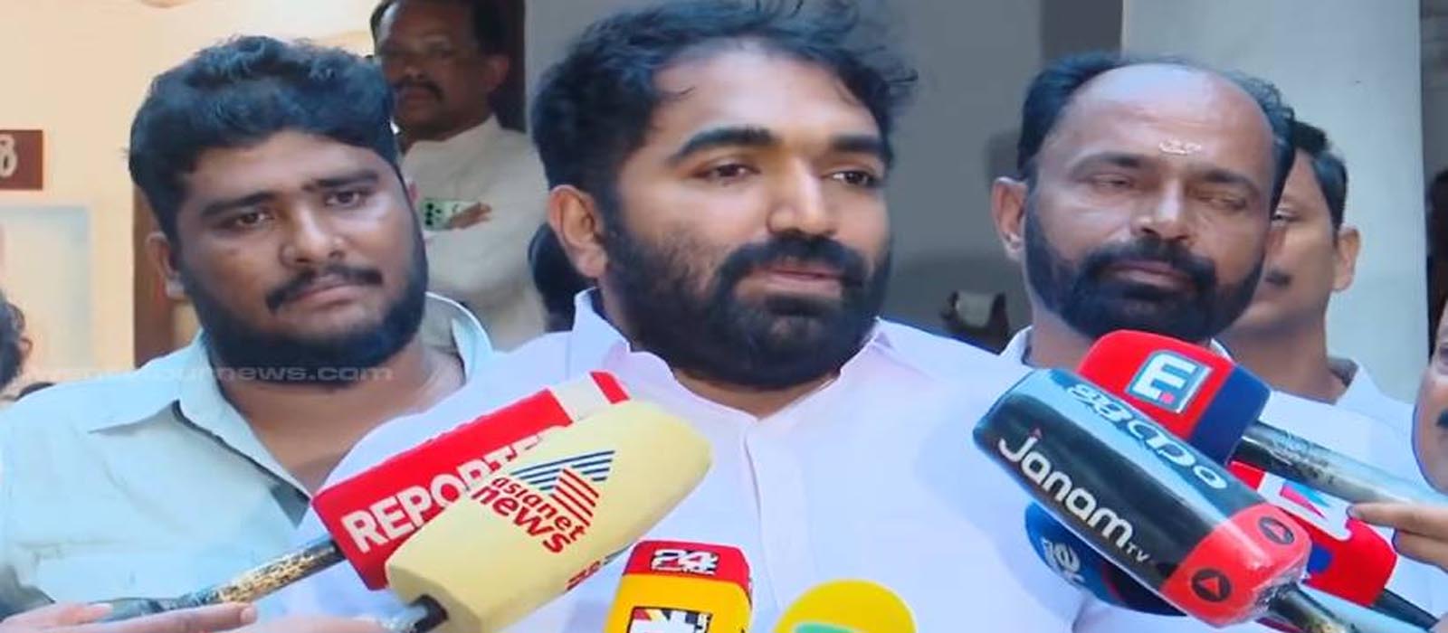 ഉമ്മൻചാണ്ടിക്ക് ശേഷം കോൺഗ്രസിന് ഒരു മുഖ്യമന്ത്രി ഉണ്ടാകണം; ഉമ്മൻ ചാണ്ടിയുടെ കല്ലറയിലെത്തി പ്രാർത്ഥന നടത്തി ചാണ്ടി ഉമ്മൻ