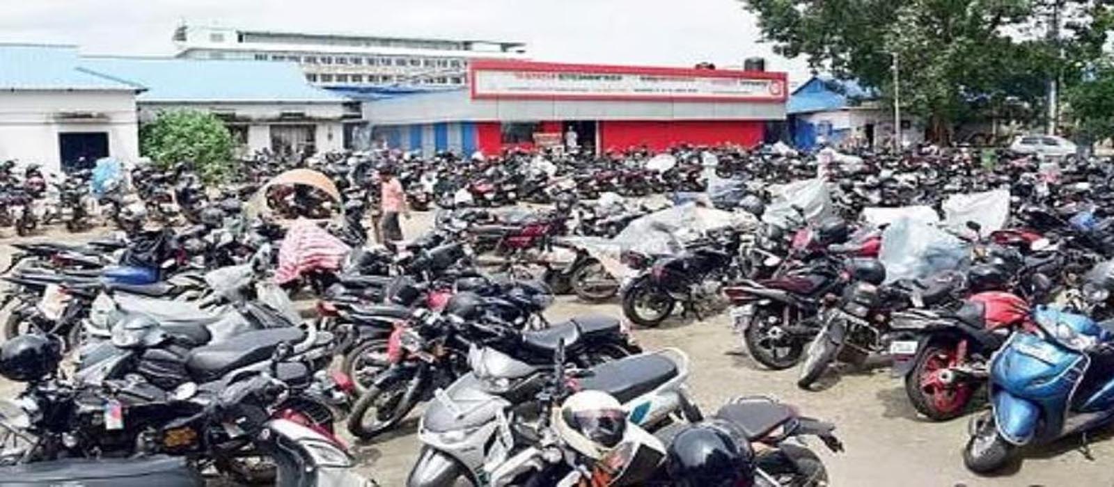 വര്‍ധന അഞ്ചിരട്ടിയോളം! ഞെട്ടി യാത്രക്കാര്‍; എറണാകുളം സൗത്ത് റെയില്‍വേ പാര്‍ക്കിംഗില്‍ ഫീ കുത്തനെ കൂട്ടി ജിസിഡിഎയുടെ കൊള്ള