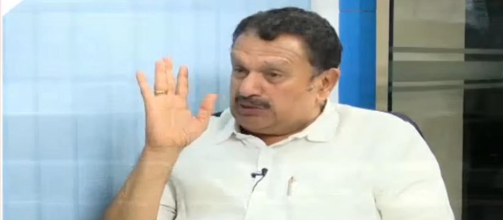 ഫ്‌ളക്‌സ് യുദ്ധം നിര്‍ത്തണം, വിജയത്തിനായി അധ്വാനിച്ചയാള്‍ മുഖ്യമന്ത്രിയാകണം; കെ മുരളീധരന്‍