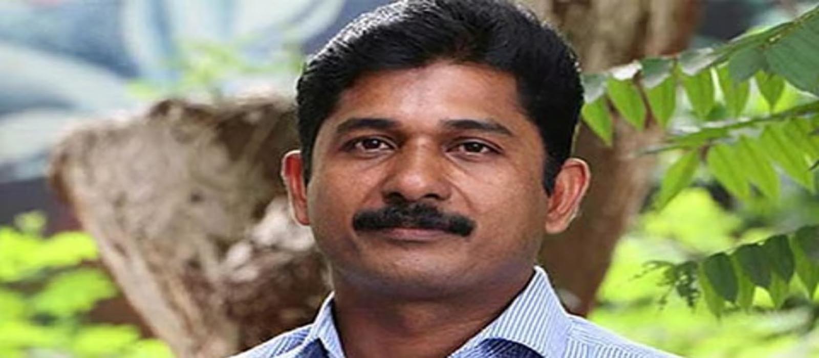 ‘വിമർശനങ്ങൾ മുൻ മുഖ്യമന്ത്രിയിലേക്ക് മാത്രം ചുരുങ്ങരുത്, പരാജയങ്ങളിൽ തളർന്ന് നാട് വിട്ട് പോകുന്നവരല്ല ഞങ്ങൾ’; എം സ്വരാജ്