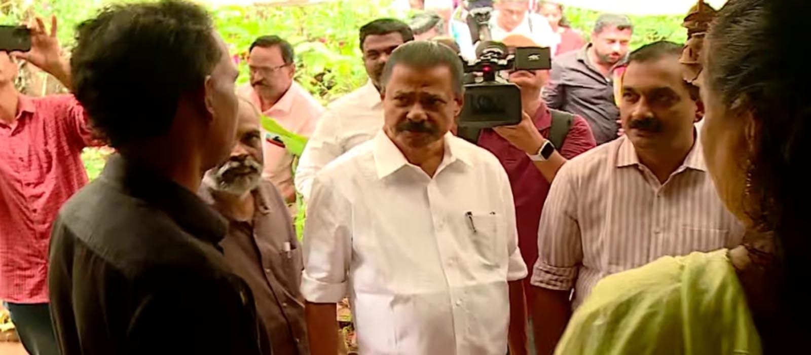 ‘യുഡിഎഫ് അധികാരത്തിൽ വന്ന് മൂന്നാം നാൾ, മുത്തങ്ങയുടെ മിനി പതിപ്പിന് പൊലീസ് ശ്രമം’; മലയിടംതുരുത്തിൽ കുടുംബങ്ങളെ സന്ദർശിച്ച് എം.വി. ഗോവിന്ദൻ
