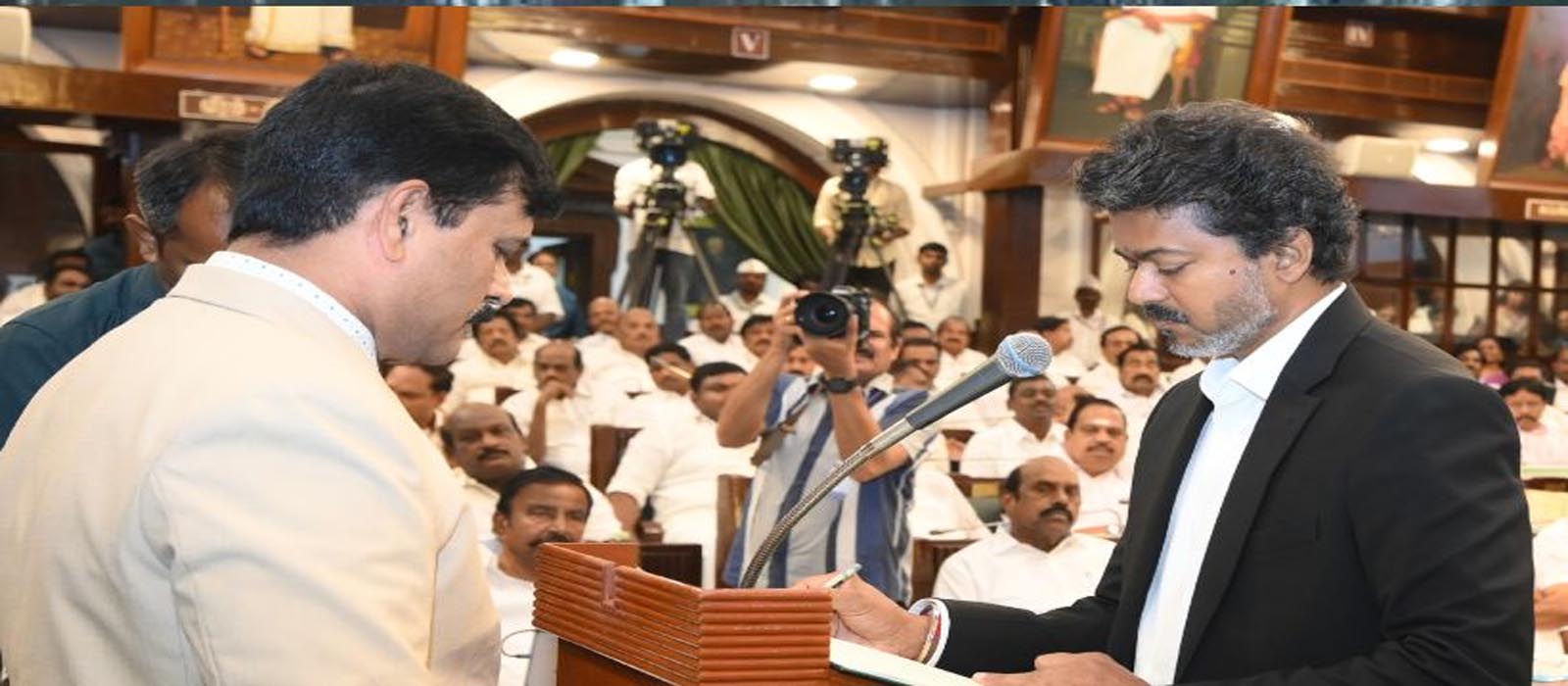 തമിഴ്നാട് നിയമസഭയില്‍ ഇനി താരപ്പോര്; എംഎല്‍എമാരുടെ സത്യപ്രതിജ്ഞ നടന്നു