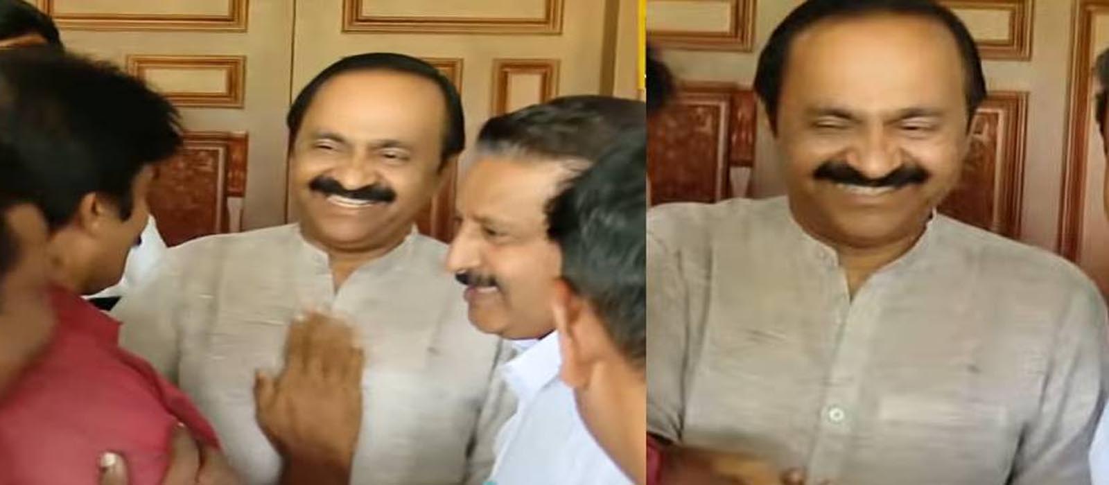 വിഡി സതീശന് ഐക്യദാർഢ്യം: വീട്ടിലേക്ക് നേതാക്കളുടെയും അണികളുടെയും ഒഴുക്ക്