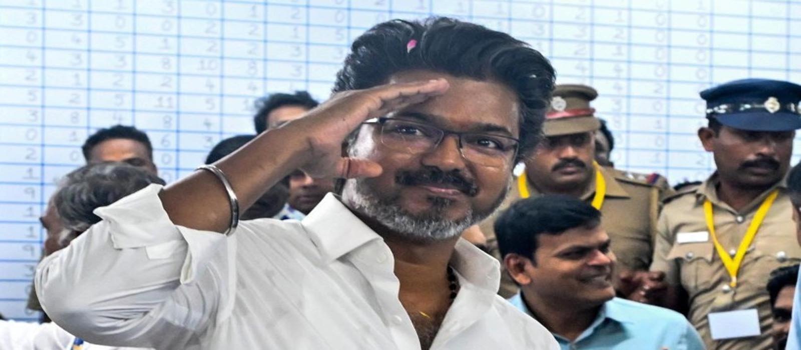 കേവല ഭൂരിപക്ഷം തികയ്ക്കാനുള്ള ശ്രമത്തില്‍ വിജയ്; കോണ്‍ഗ്രസുമായി ചര്‍ച്ചകള്‍ ആരംഭിച്ചുവെന്ന് സൂചന