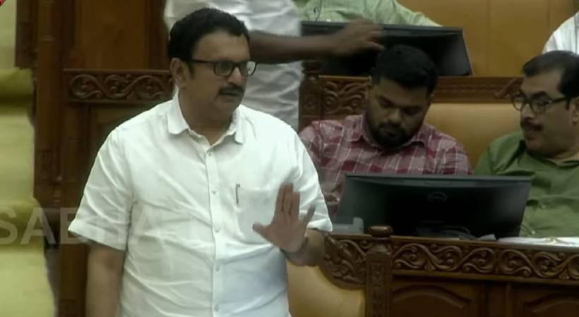 നഴ്സസിന് മിനിമം വേതനത്തിനുള്ള നിയമം നടപ്പാക്കും; സമരത്തിൽ നിന്ന് പിന്മാറണം’; മന്ത്രി കെ മുരളീധരൻ