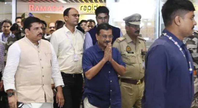 സംഭാവന കൊള്ള: ‘എഫ്‌ഐആർ കണ്ണിൽ പൊടിയിടൽ’; അയോധ്യ രാമക്ഷേത്രം സന്ദർശിച്ച് അരവിന്ദ് കെജ്‌രിവാൾ