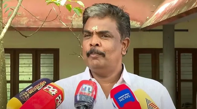 സത്യം തെളിയും..ചെമ്പ് പാളിയായതുകൊണ്ട് തന്നെയാണ് അങ്ങനെ എഴുതിയത്‌”; ശബരിമല സ്വർണപ്പാളി വിവാദത്തിൽ മുരാരി ബാബു