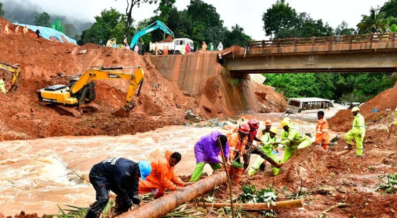 കുഴിച്ചെടുത്ത മണ്ണ് നീക്കം ചെയ്യാനുള്ള നിര്‍ദേശം കമ്പനി പാലിച്ചില്ല; കള്ളാടി മണ്ണിടിച്ചിലില്‍ കരാര്‍ കമ്പനിയെ പഴിച്ച് സര്‍ക്കാരിന്റെ റിപ്പോര്‍ട്ട്