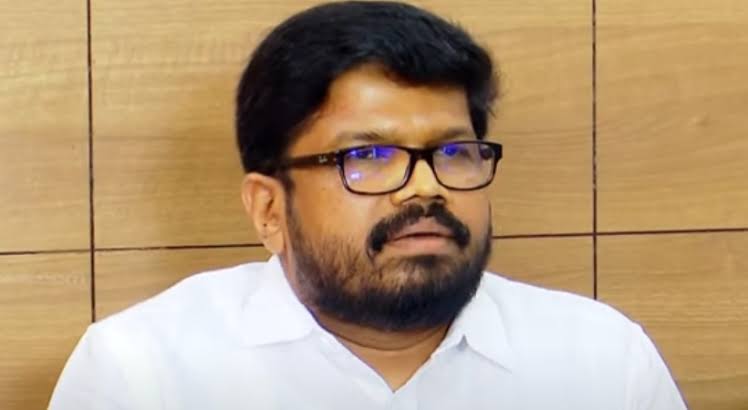 ദിവ്യ എസ് അയ്യരെ മാറ്റാൻ അദാനി നേരത്തെ നീക്കം നടത്തി,അവരുടെ മാറ്റത്തിന് പിന്നിൽ അദാനി – VD സതീശൻ ബന്ധം; കെ കെ രാഗേഷ്