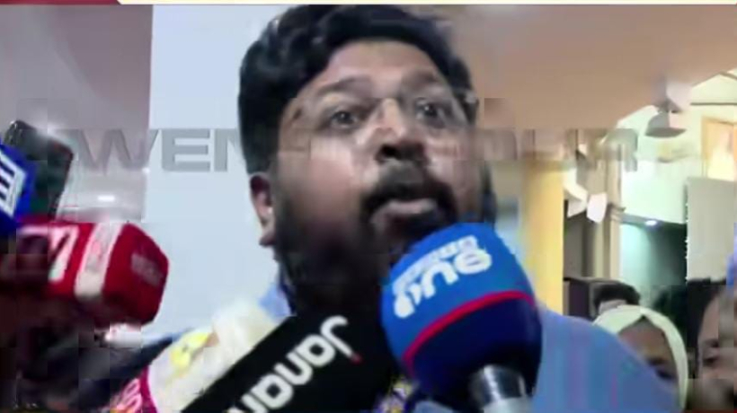 ഏത് വകുപ്പ് പ്രകാരമാണ് സുഗതന്റെ അവധി അപേക്ഷ പാസാക്കിയത്?, അഹങ്കാരം കാണിച്ചാല് ഡല്ഹിയില് നടന്നത് കണ്ടല്ലോ? ഇത് വെള്ളരിക്കപ്പട്ടണം അല്ല; കെ.എസ് ശബരീനാഥന്
