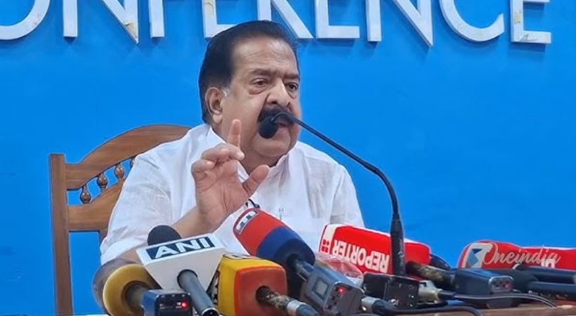 പെരുമ്പാവൂരിൽ ലഹരി വിൽപ്പന നടത്തിയെന്നാരോപിച്ച് യുവാക്കളുടെ തലമുണ്ഡനം ചെയ്ത സംഭവം; ജനങ്ങൾ നിയമം കൈയ്യിലെടുക്കരുത്, അംഗീകരിക്കാനാകില്ല; രമേശ് ചെന്നിത്തല