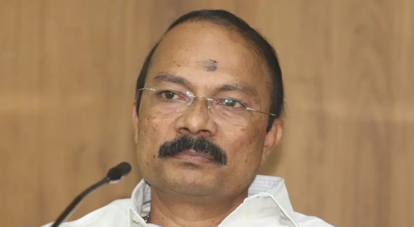 ശബരിമല സ്വര്ണക്കൊള്ള റിമാന്ഡ് റിപ്പോര്ട്ടില് ഗുരുതര പരാമര്ശങ്ങള്; പിഎസ് പ്രശാന്തും അജികുമാറും ഗൂഢാലോചന നടത്തിയെന്ന് എസ്ഐടി